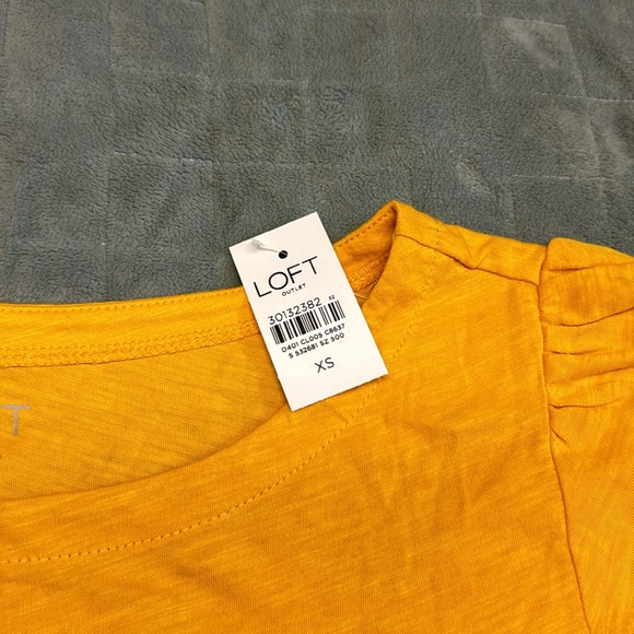 NWT Loft Outlet Short-Sleeve T-Shirt, Ruffle Sleeves, Gold, Yellow, Size XS - Picture 3 of 7